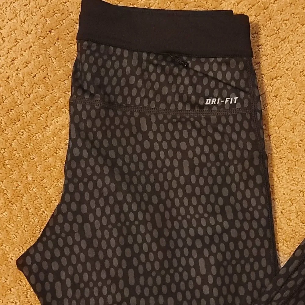 Nike dri fit leggings size small‎